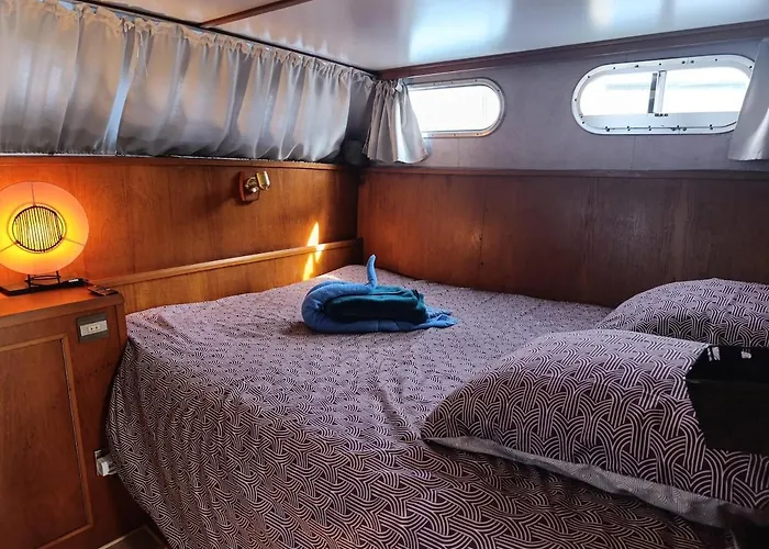 Evasion Romantique Sur Le Rhone Valence (Drome)